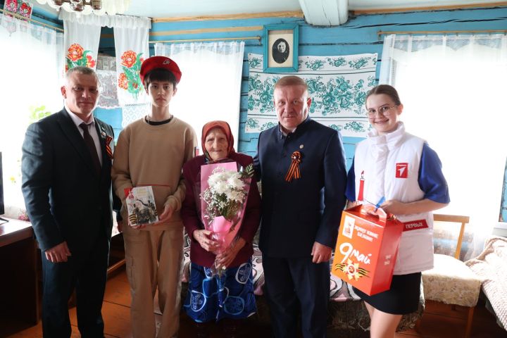 В преддверии дня Победы глава Дрожжановского района РТ посетил тружеников тыла