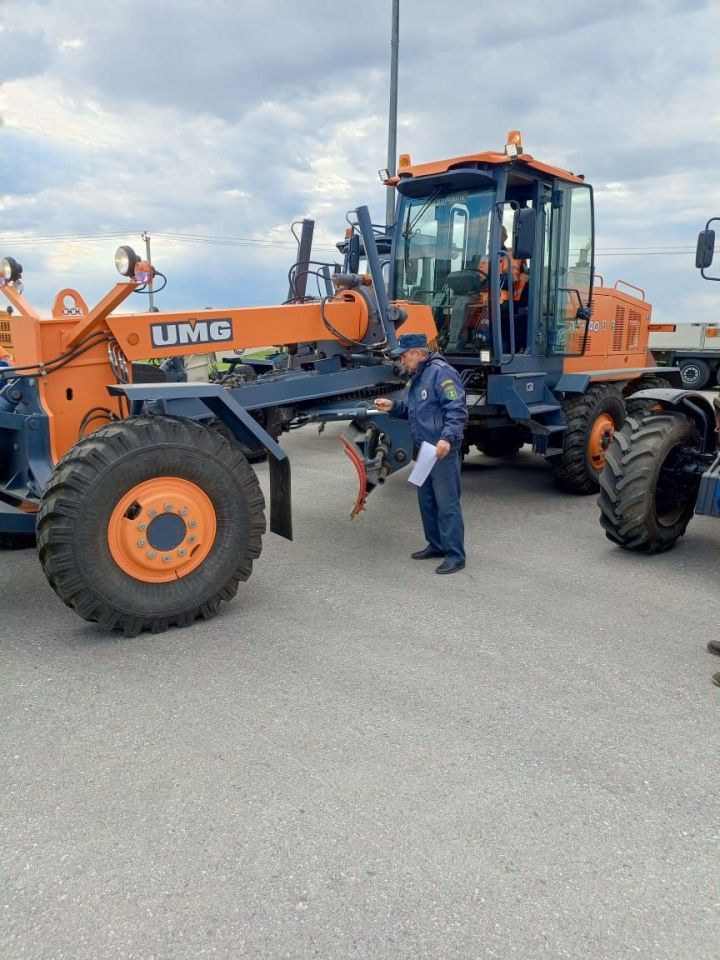 В ДРСУ «Дрожжановский» Буинского филиала АО «Тататавтодор» прошел технический осмотр дорожно-строительной техники