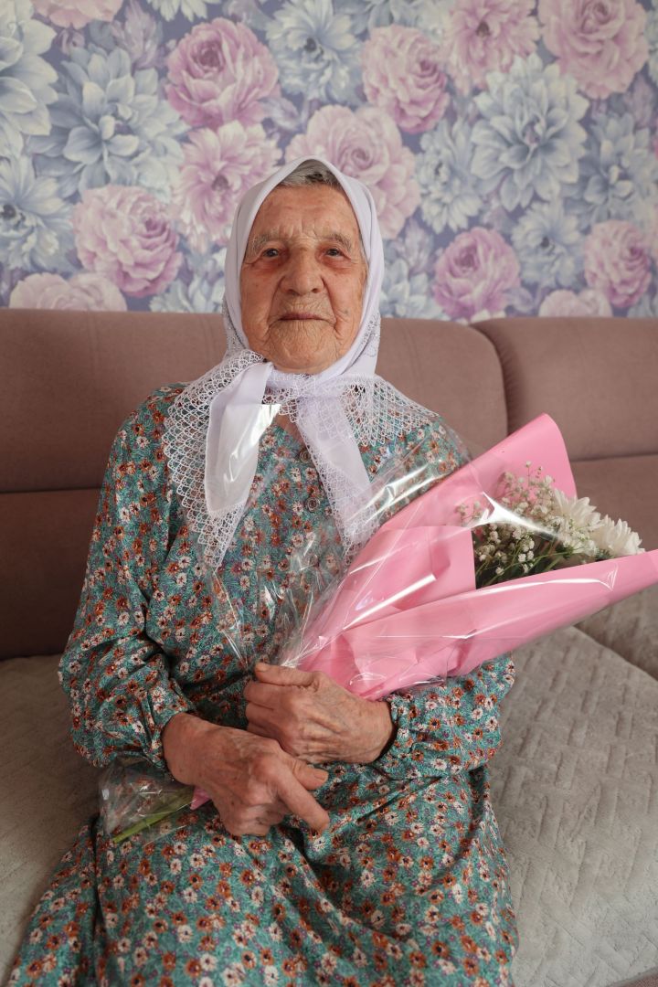 В преддверии дня Победы глава Дрожжановского района РТ посетил тружеников тыла