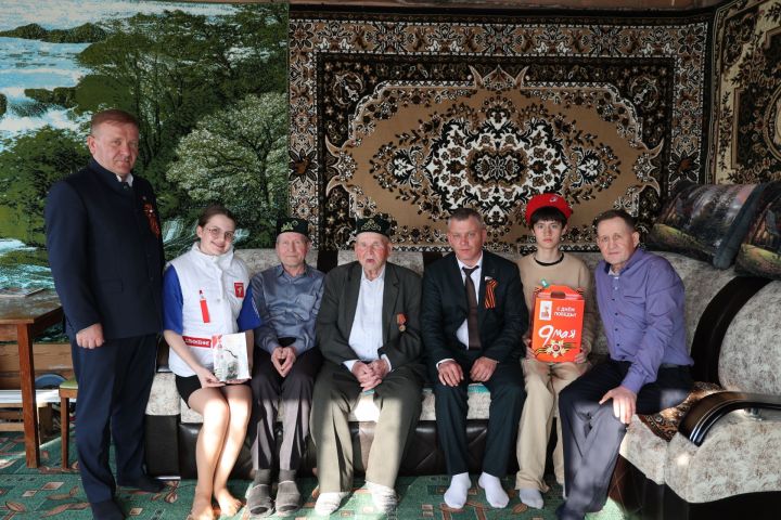 В преддверии дня Победы глава Дрожжановского района РТ посетил тружеников тыла