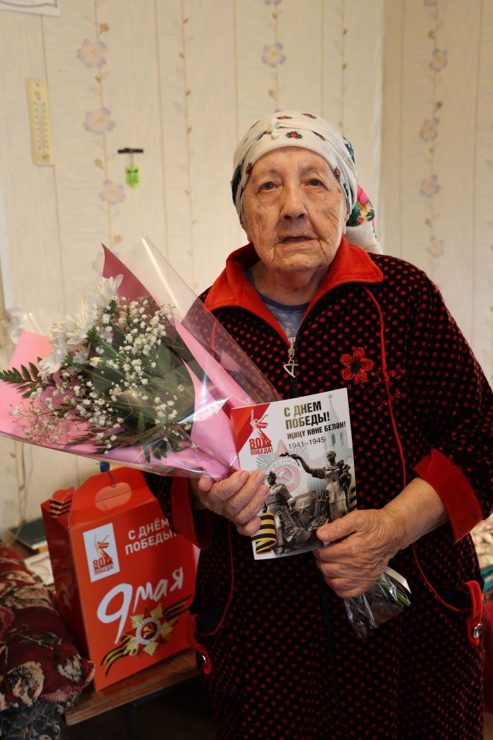 В преддверии дня Победы глава Дрожжановского района РТ посетил тружеников тыла