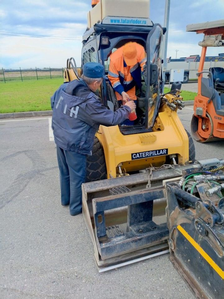 В ДРСУ «Дрожжановский» Буинского филиала АО «Тататавтодор» прошел технический осмотр дорожно-строительной техники