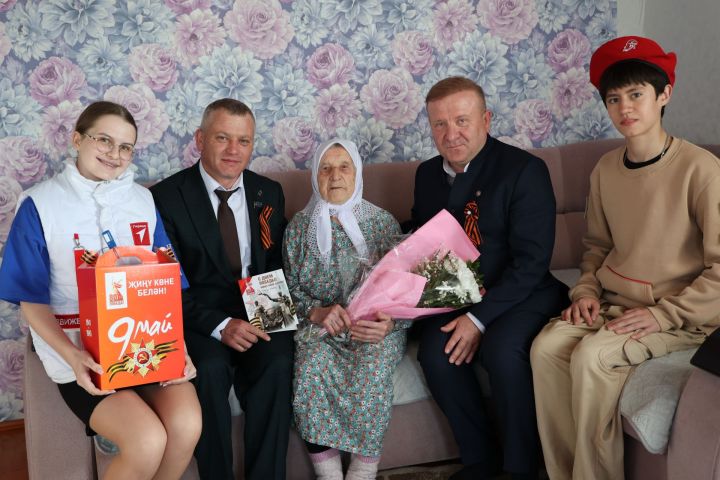 В преддверии дня Победы глава Дрожжановского района РТ посетил тружеников тыла