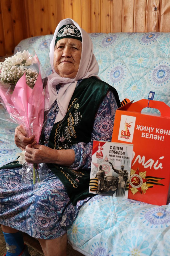 В преддверии дня Победы глава Дрожжановского района РТ посетил тружеников тыла