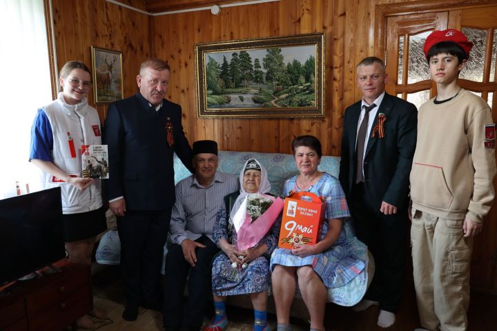 В преддверии дня Победы глава Дрожжановского района РТ посетил тружеников тыла