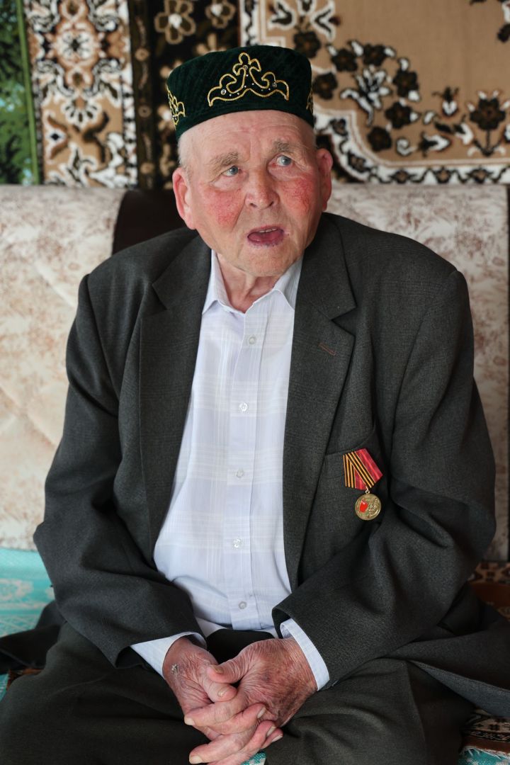 В преддверии дня Победы глава Дрожжановского района РТ посетил тружеников тыла