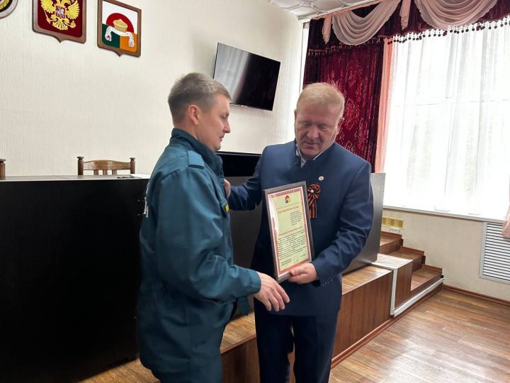 В Дрожжановском районе РТ сотрудников пожарной охраны поздравили с профессиональным праздником