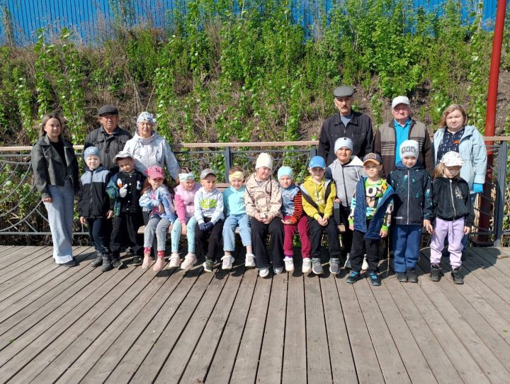 «Зелёный флаг» в действии: в Дрожжановском районе РТ дети и ветераны вышли на очистку пруда