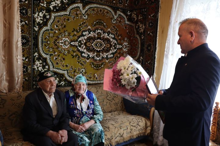 Чүпрәледә 60 ел бергә яшәгән парларны хөрмәтләделәр