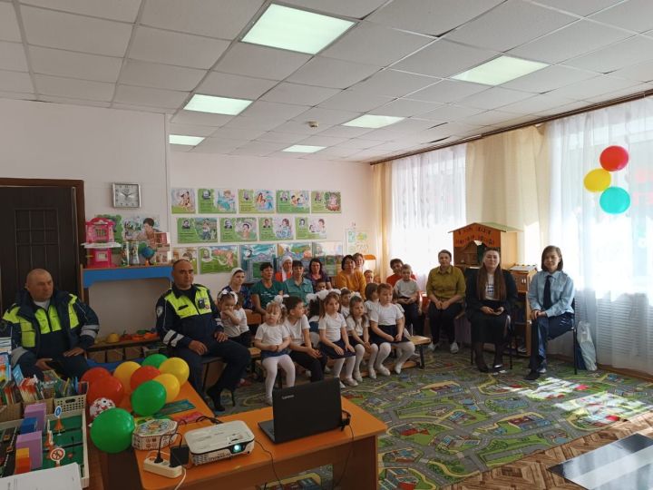 Учим ПДД играя: в Марсовском детском саду Дрожжановского района прошёл урок безопасности