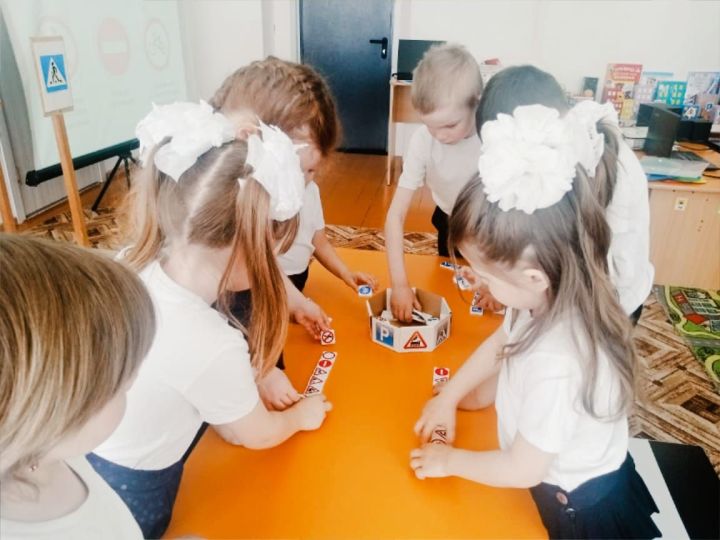 Учим ПДД играя: в Марсовском детском саду Дрожжановского района прошёл урок безопасности