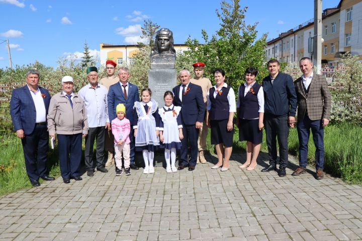 Торжества в честь Героя Советского Союза Зарифа Алимова прошли в Дрожжановском районе