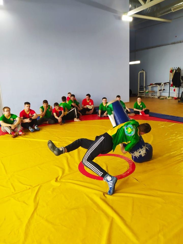 Юные спортсмены, занимающиеся в спортивной секции «Кореш» на базе «Спортивной школы» Дрожжановского района РТ, сдали переводные испытания