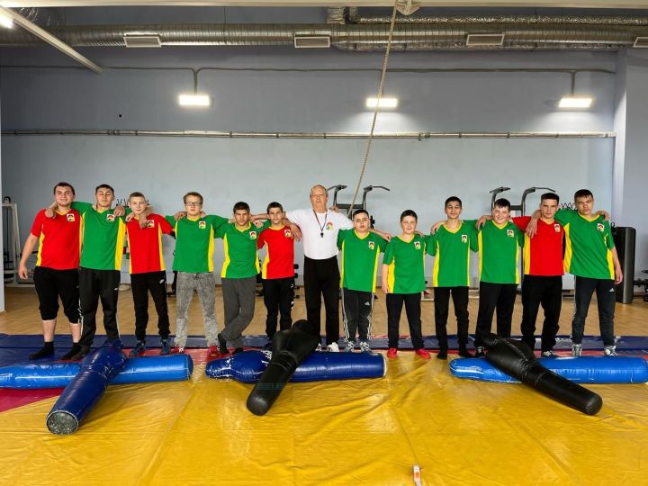 Юные спортсмены, занимающиеся в спортивной секции «Кореш» на базе «Спортивной школы» Дрожжановского района РТ, сдали переводные испытания