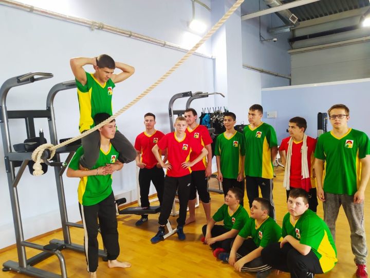 Юные спортсмены, занимающиеся в спортивной секции «Кореш» на базе «Спортивной школы» Дрожжановского района РТ, сдали переводные испытания