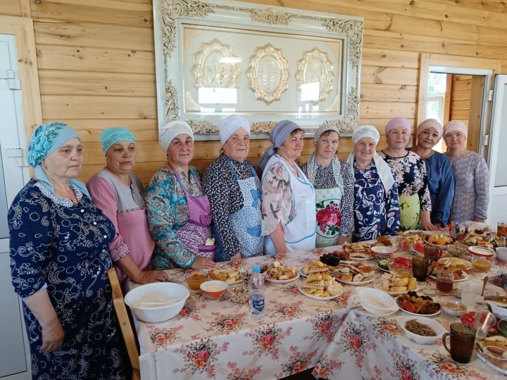 Паломники из разных регионов собрались у могилы святого в Дрожжановском районе