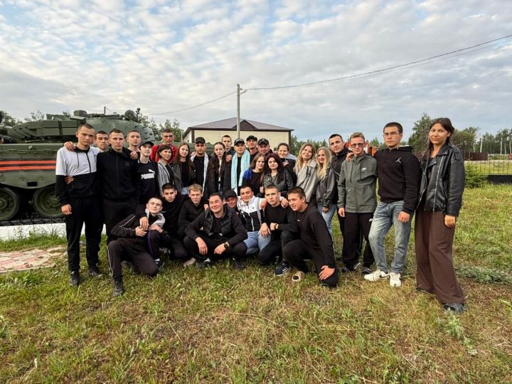 Восемь молодых защитников из Дрожжановского района РТ отправились служить