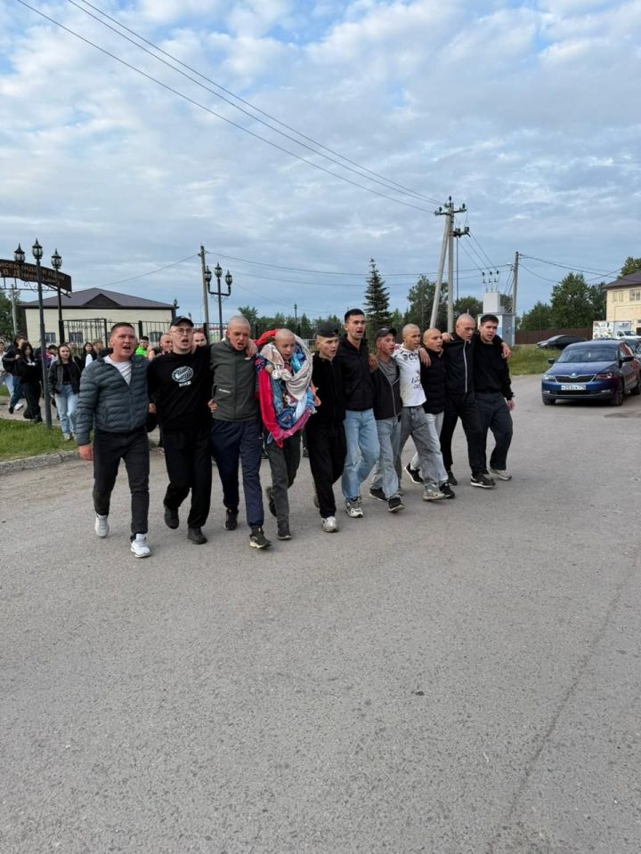 Восемь молодых защитников из Дрожжановского района РТ отправились служить