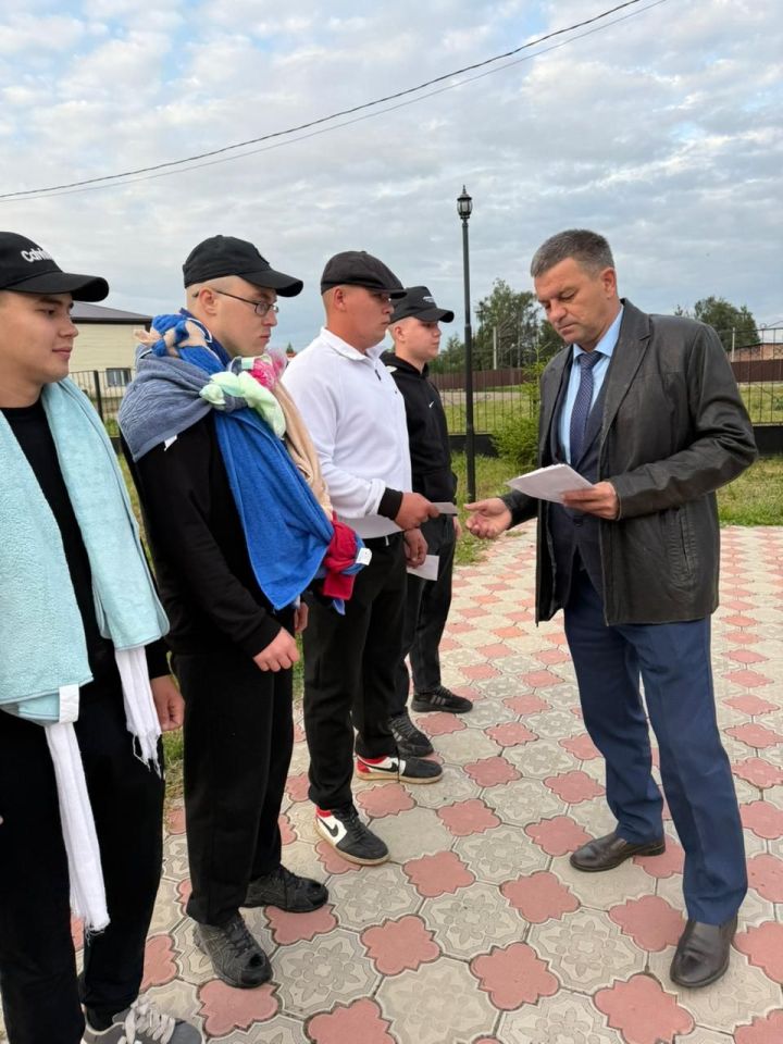 Восемь молодых защитников из Дрожжановского района РТ отправились служить