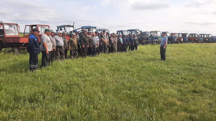 В сельских поселениях Дрожжановского района РТ трактора индивидуальных владельцев прошли техосмотры