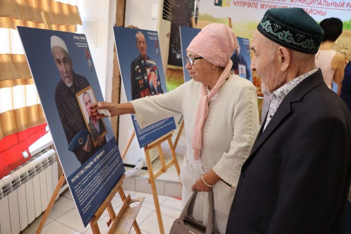 Их сыновья – герои: в Дрожжановском представили фотовыставку о родителях участников СВО