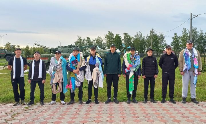 10 юношей Дрожжановского района отправились служить Отечеству