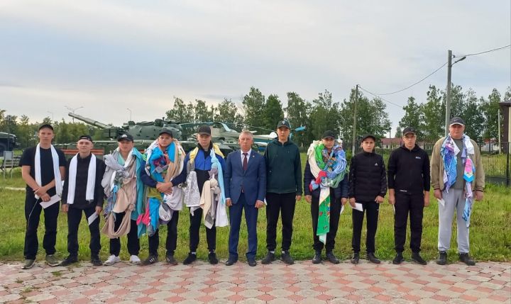 10 юношей Дрожжановского района отправились служить Отечеству