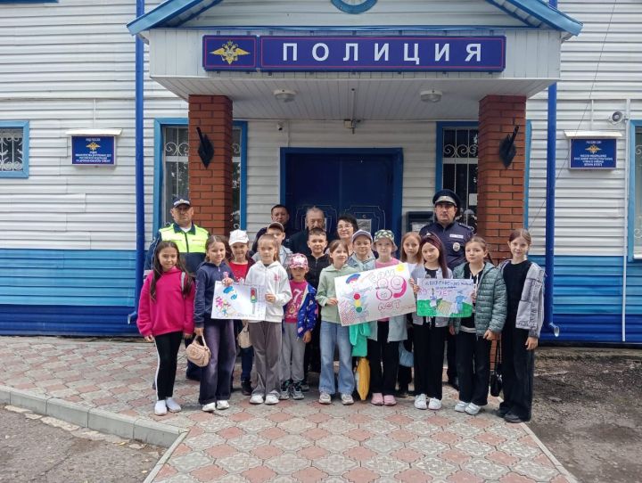 Дети летнего пришкольного лагеря «Солнышко» МБОУ «Стародрожжановской сош № 1» побывали в гостях у автоинспекторов района