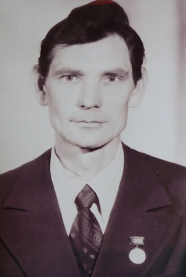 Чүпрәле районында яшәп, иҗат итүче Барис Сабирҗановның иҗаты