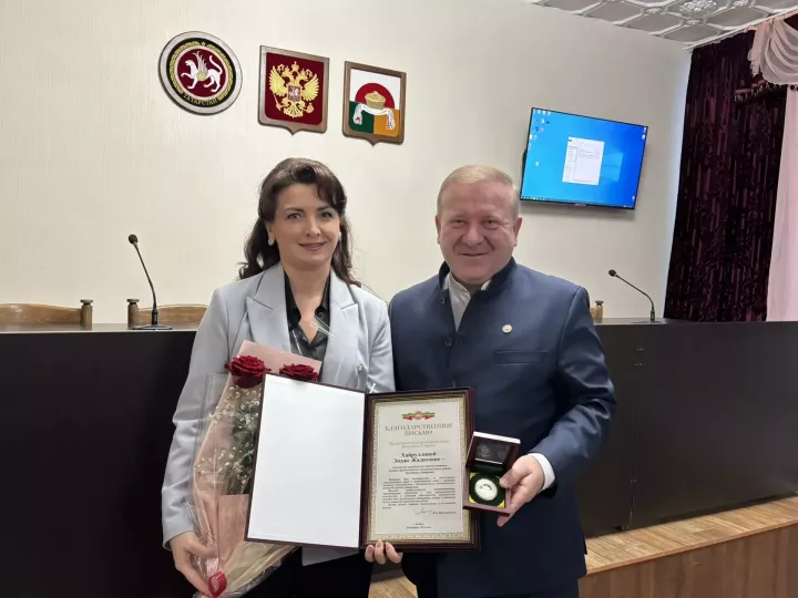 Глава Дрожжановского района вручил Благодарственное письмо Госсовета РТ