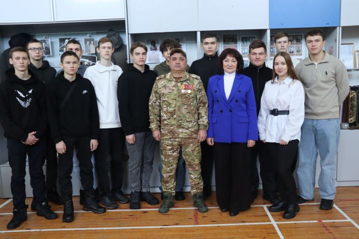 В Дрожжановском районе  прошла встреча с участником СВО, который прибыл в краткосрочный отпуск