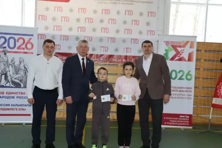 На открытии фестиваля ГТО в Дрожжаном вручили золотые знаки отличия