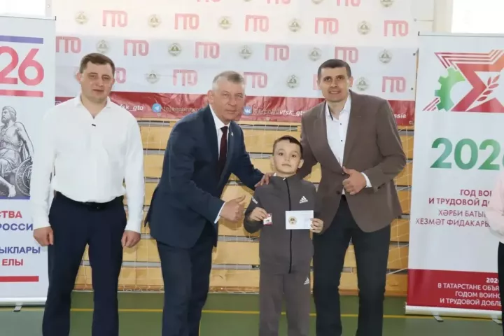 На открытии фестиваля ГТО в Дрожжаном вручили золотые знаки отличия