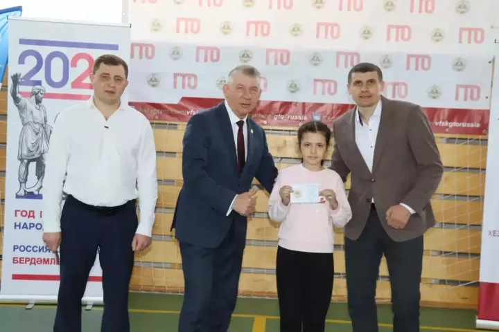 На открытии фестиваля ГТО в Дрожжаном вручили золотые знаки отличия