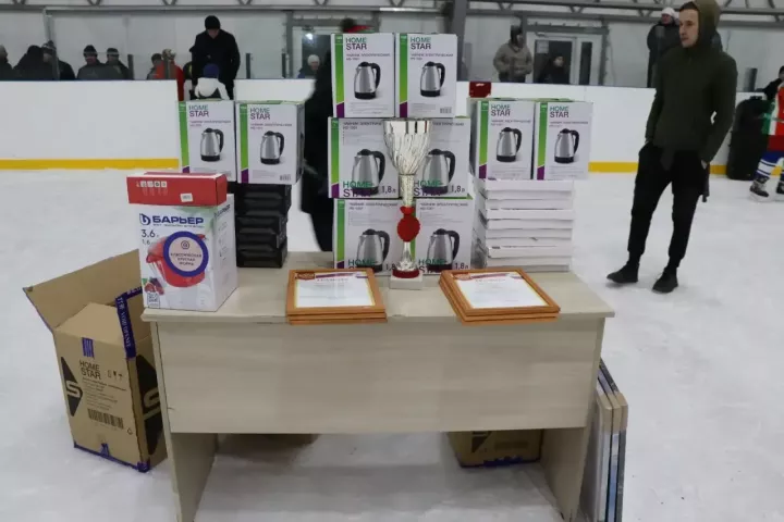 В Дрожжаном определены победители турнира по хоккею с шайбой среди организаций и учреждений района