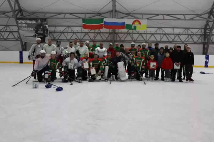 В Дрожжаном определены победители турнира по хоккею с шайбой среди организаций и учреждений района