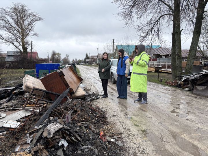 Чистоту дрожжановских дорог проверили экологи и специалисты по безопасности движения