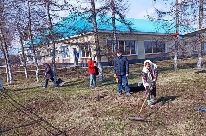 Пӗрисем пуҫтараҫҫӗ,  теприсем салатаҫҫӗ
