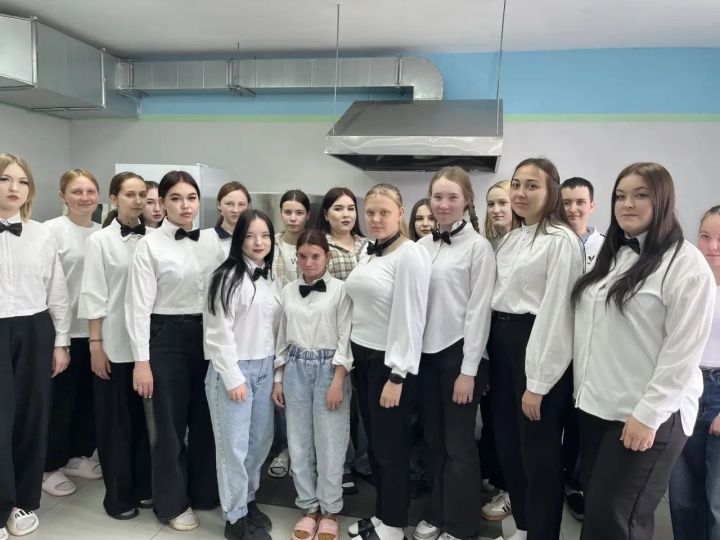 В Дрожжановском техникуме подготовили 20 официантов для студенческих отрядов