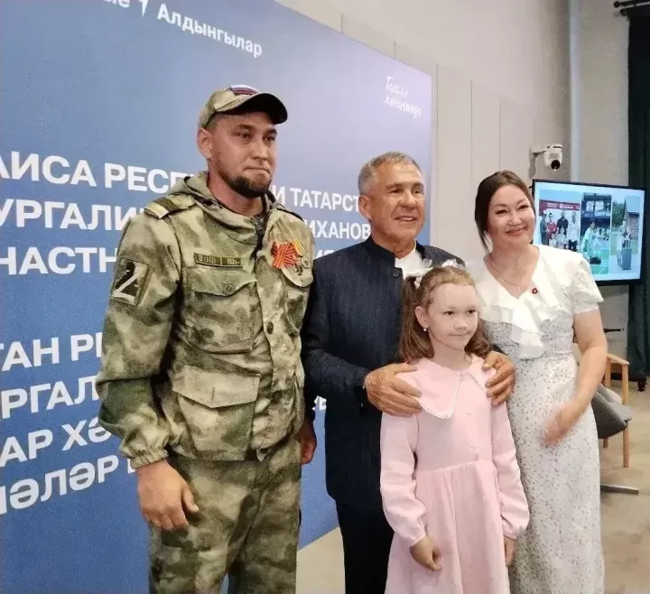 В День защиты детей семья бойца СВО из Дрожжановского района встретилась с Раисом Татарстана