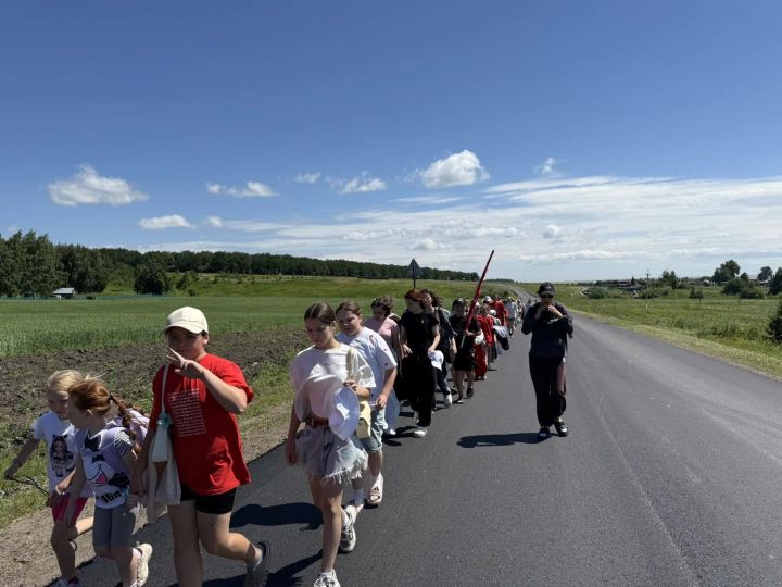 Команда «Движения Первых» в «Чайке» Дрожжановского района совершили поход-экскурсию на родник