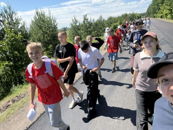 Команда «Движения Первых» в «Чайке» Дрожжановского района совершили поход-экскурсию на родник