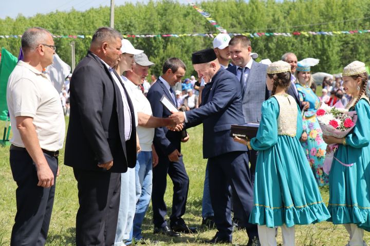 Чүпрәледә Сабан туе узды