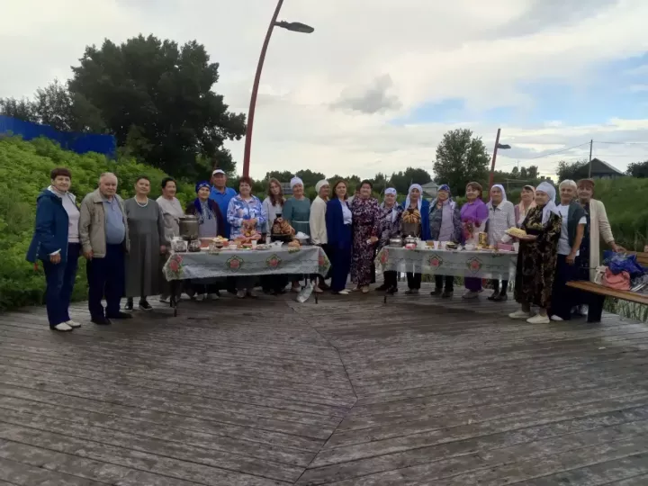 Пенсионеры Дрожжановского района провели тёплую встречу «Җәй» у пруда «Приказ»