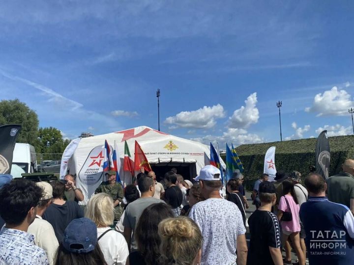 На авиапразднике «Я выбираю небо!» в Казани работает пункт отбора на службу по контракту