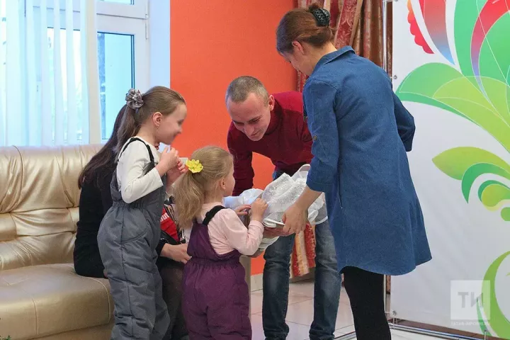 Семейную выплату получили 1,2 млн россиян