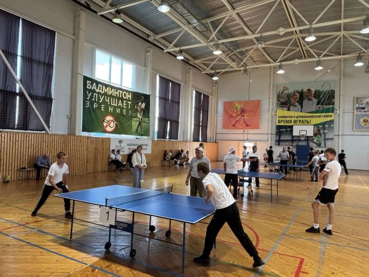 Настольный теннис и волейбол объединили любителей спорта в «Неделю физкультурника»