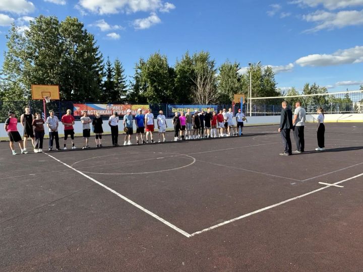 Настольный теннис и волейбол объединили любителей спорта в «Неделю физкультурника»