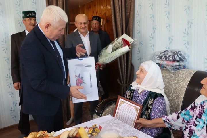 Жительница села Большая Цильна Дрожжановского района отметила 90-летний юбилей