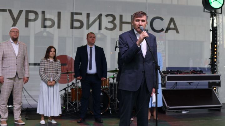 Мидхат Шагиахметов поздравил предпринимателей с Днем российского предпринимательства